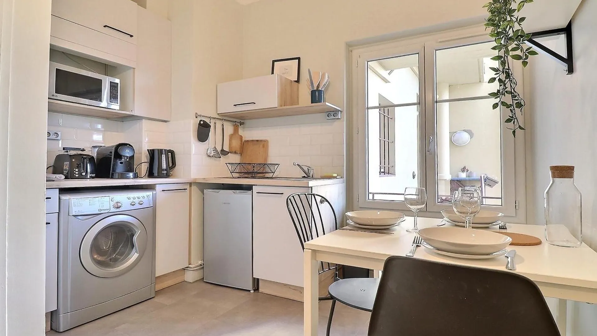Modern And Cozy Studio In The Heart Of Perrache Lyon contacts